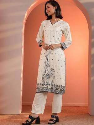 women ethnic motifs printed regular kurta with trousers & with dupatta 2