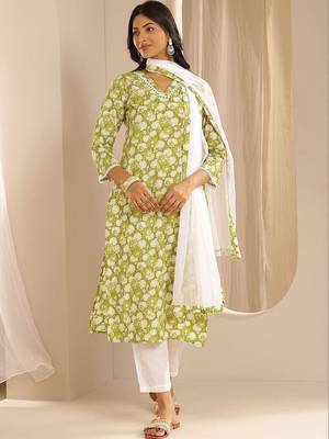 women floral printed regular kurta with trousers & with dupatta 1