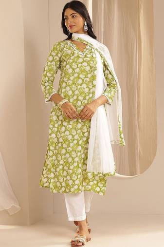 women floral printed regular kurta with trousers & with dupatta