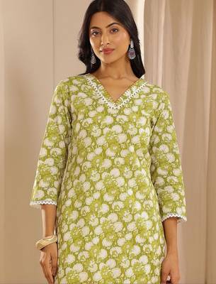 women floral printed regular kurta with trousers & with dupatta 2