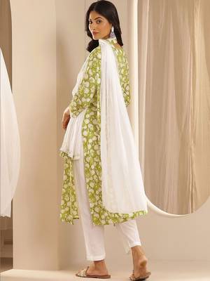 women floral printed regular kurta with trousers & with dupatta 3