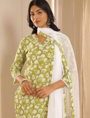 women floral printed regular kurta with trousers & with dupatta 4