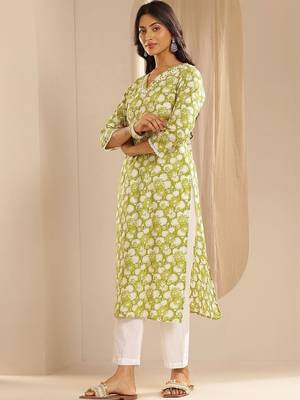 women floral printed regular kurta with trousers & with dupatta 7