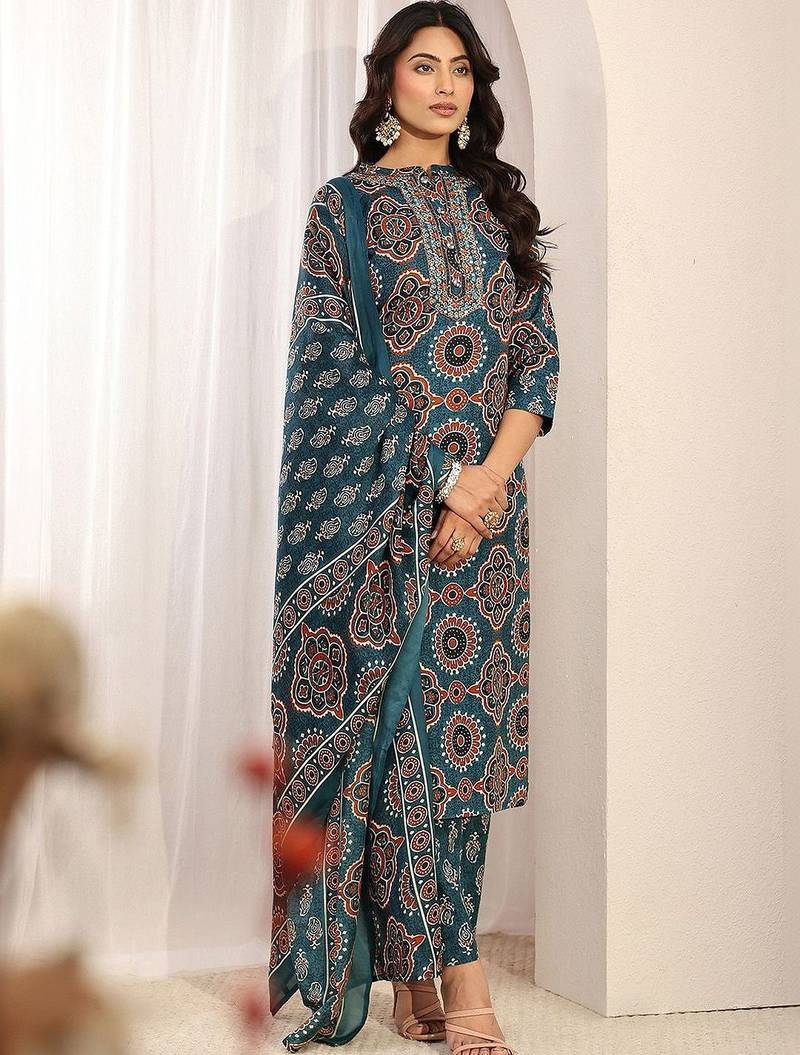 women ethnic motifs printed regular thread work kurta with trousers & with dupatta