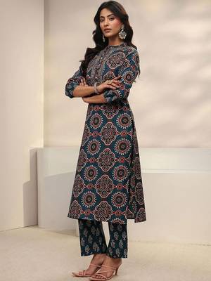 women ethnic motifs printed regular thread work kurta with trousers & with dupatta 2