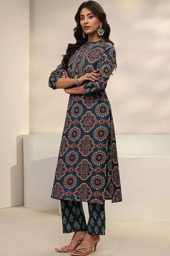women ethnic motifs printed regular thread work kurta with trousers & with dupatta