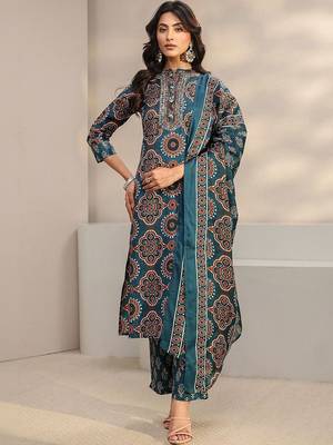 women ethnic motifs printed regular thread work kurta with trousers & with dupatta 3