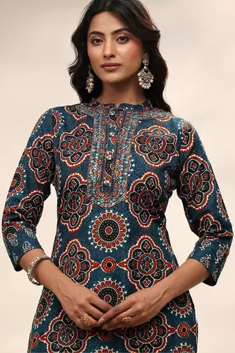 women ethnic motifs printed regular thread work kurta with trousers & with dupatta