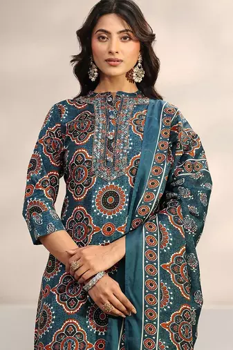 women ethnic motifs printed regular thread work kurta with trousers & with dupatta