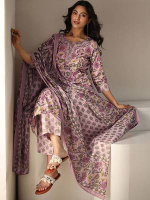 women floral printed regular thread work kurta with trousers & with dupatta 1