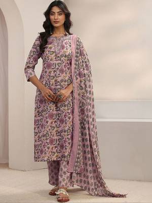 women floral printed regular thread work kurta with trousers & with dupatta 4