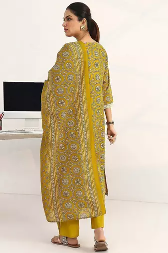 women ethnic motifs printed regular cotton blend kurta with trousers & with dupatta