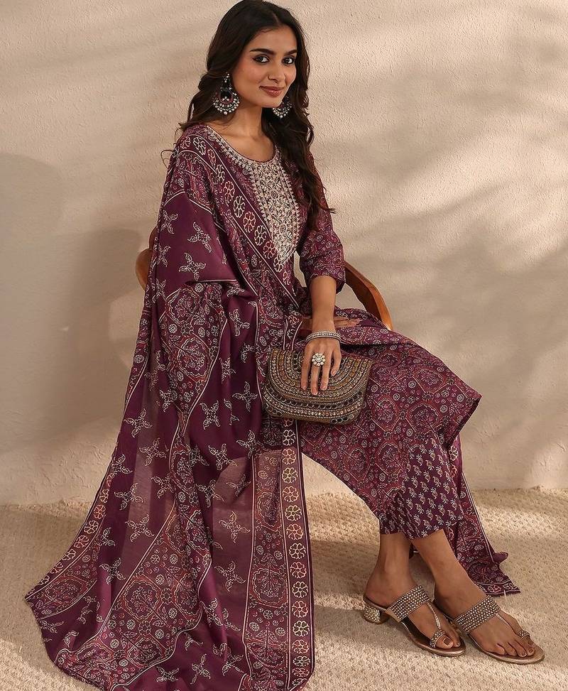 women ethnic motifs printed regular thread work kurta with trousers & with dupatta