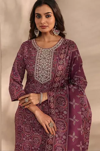women ethnic motifs printed regular thread work kurta with trousers & with dupatta