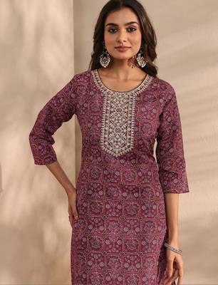 women ethnic motifs printed regular thread work kurta with trousers & with dupatta 3