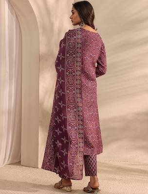 women ethnic motifs printed regular thread work kurta with trousers & with dupatta 4