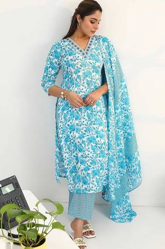 women floral printed regular kurta with trousers & with dupatta