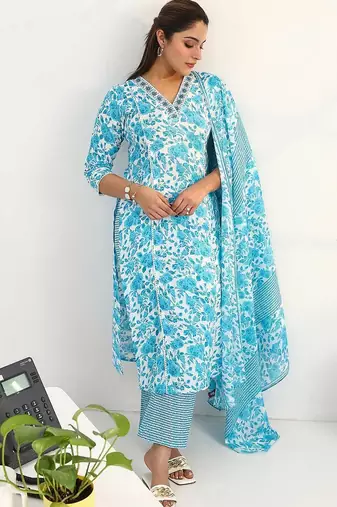 women floral printed regular kurta with trousers & with dupatta