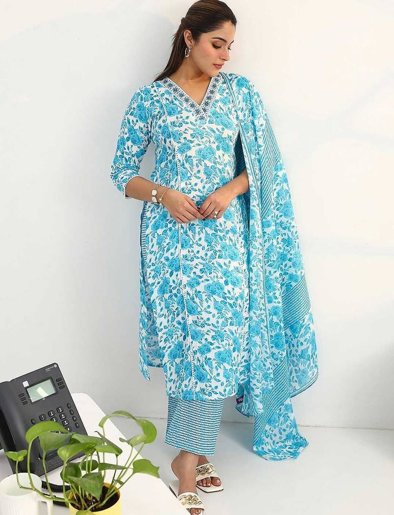 women floral printed regular kurta with trousers & with dupatta
