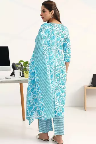 women floral printed regular kurta with trousers & with dupatta