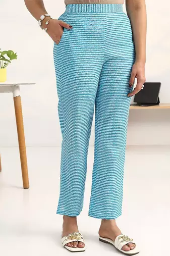 women floral printed regular kurta with trousers & with dupatta