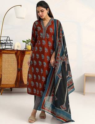 women ethnic motifs printed regular cotton blend kurta with trousers & with dupatta 1