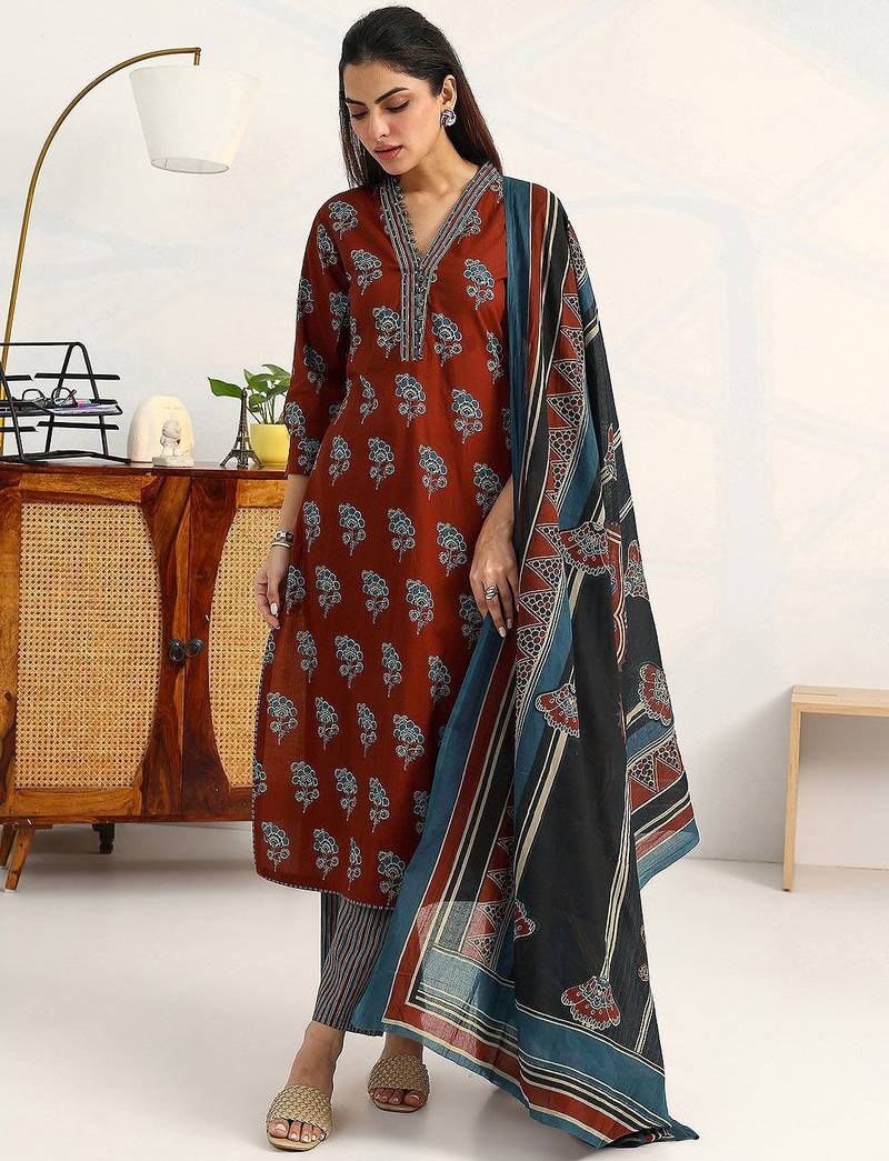women ethnic motifs printed regular cotton blend kurta with trousers & with dupatta