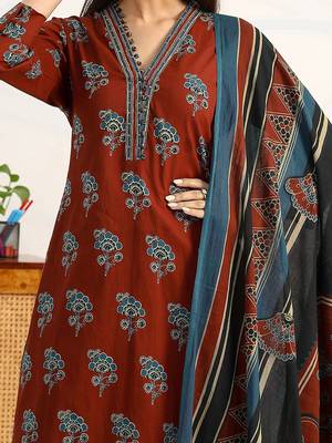 women ethnic motifs printed regular cotton blend kurta with trousers & with dupatta 2
