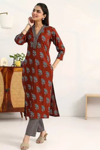 women ethnic motifs printed regular cotton blend kurta with trousers & with dupatta