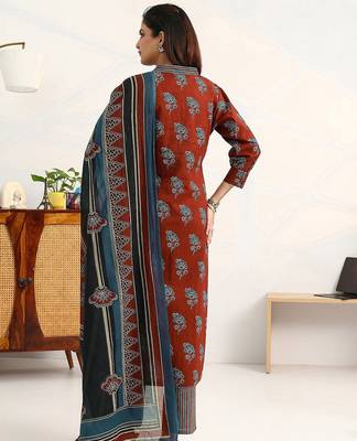 women ethnic motifs printed regular cotton blend kurta with trousers & with dupatta 4