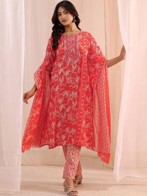 women floral printed regular thread work kurta with trousers & with dupatta 1