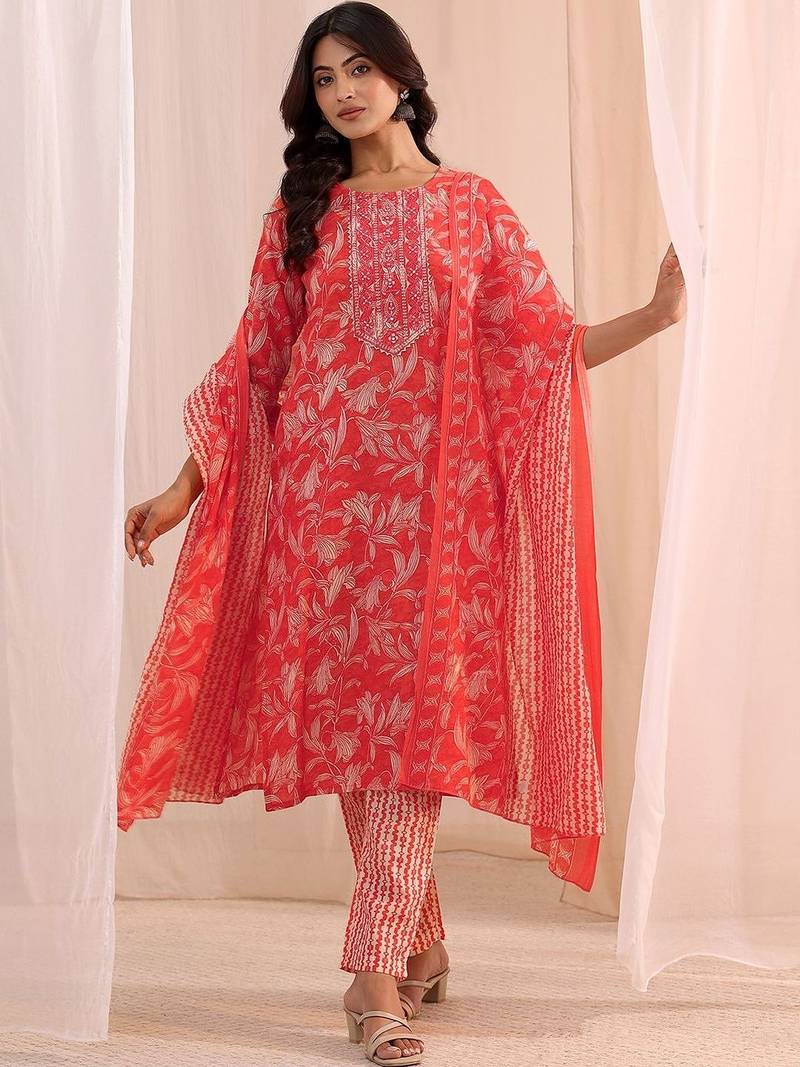 women floral printed regular thread work kurta with trousers & with dupatta