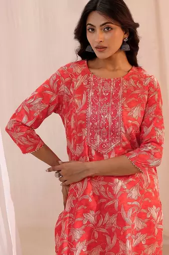 women floral printed regular thread work kurta with trousers & with dupatta