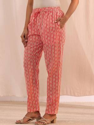 women floral printed regular thread work kurta with trousers & with dupatta 4