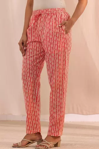 women floral printed regular thread work kurta with trousers & with dupatta