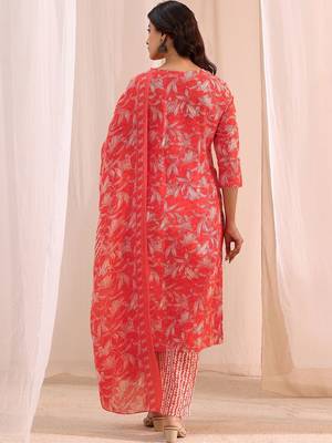 women floral printed regular thread work kurta with trousers & with dupatta 5