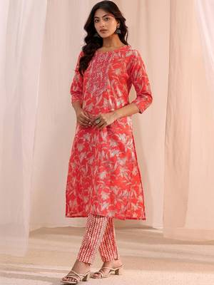 women floral printed regular thread work kurta with trousers & with dupatta 6