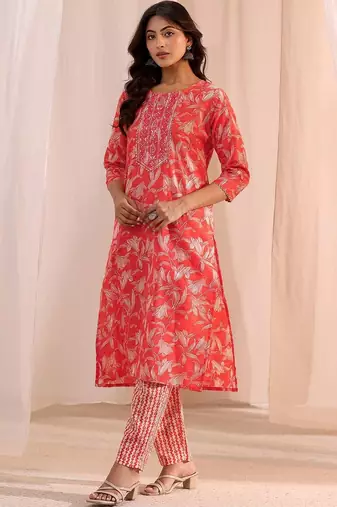 women floral printed regular thread work kurta with trousers & with dupatta