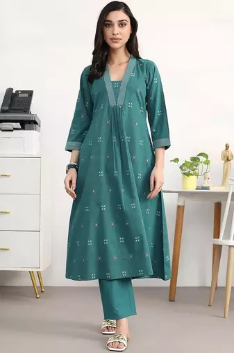 women ethnic motifs pleated kurta with trousers