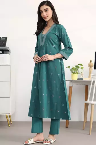women ethnic motifs pleated kurta with trousers