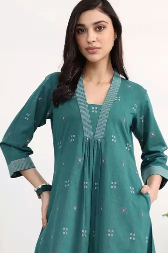 women ethnic motifs pleated kurta with trousers