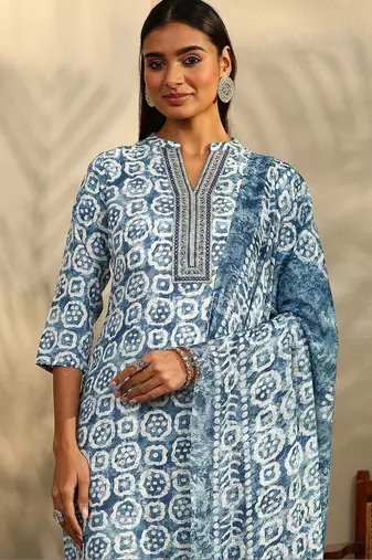 women ethnic motifs printed regular thread work kurta with trousers & with dupatta