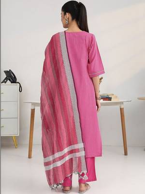 women regular kurta with salwar & with dupatta 4