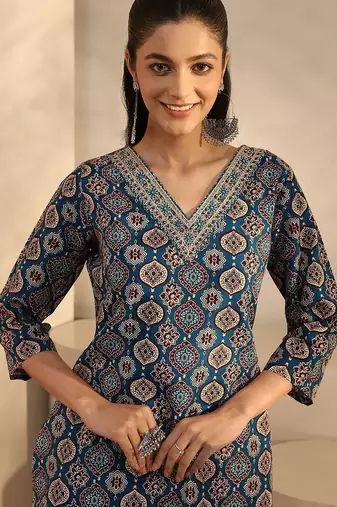 women ethnic motifs printed regular thread work kurta with trousers & with dupatta