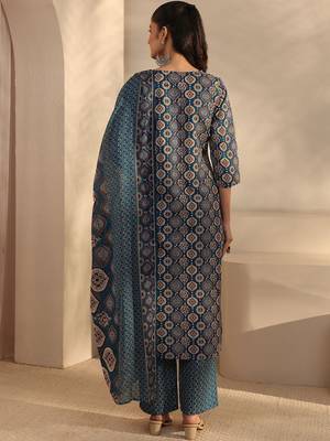 women ethnic motifs printed regular thread work kurta with trousers & with dupatta 4