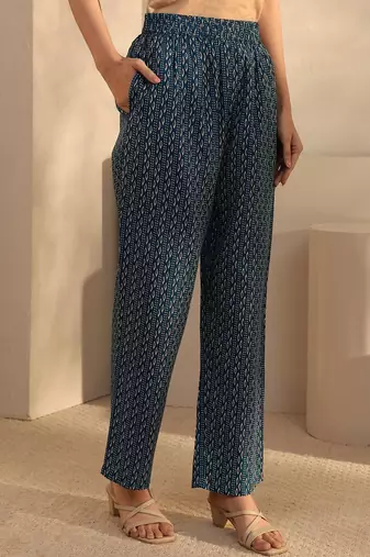 women ethnic motifs printed regular thread work kurta with trousers & with dupatta