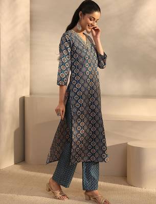 women ethnic motifs printed regular thread work kurta with trousers & with dupatta 7