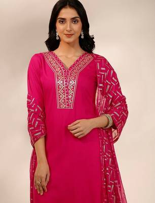 women ethnic motifs embroidered regular kurta with trousers & with dupatta 2