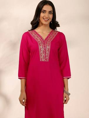 women ethnic motifs embroidered regular kurta with trousers & with dupatta 3