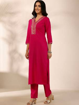 women ethnic motifs embroidered regular kurta with trousers & with dupatta 4